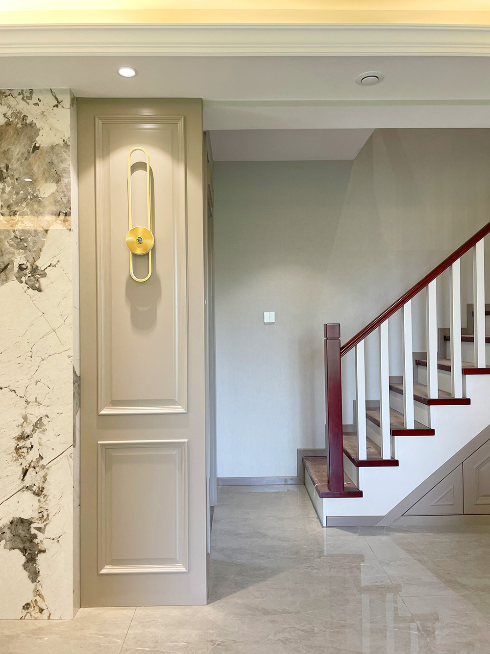 182平米美式风格复式客厅装修效果图，楼梯创意设计图