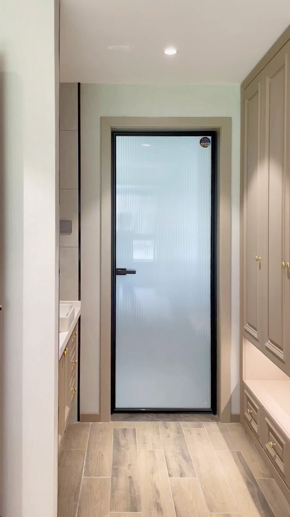 182平米美式风格复式卫生间装修效果图，盥洗区创意设计图