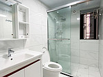 139平米现代简约风三室卫生间装修效果图，盥洗区创意设计图