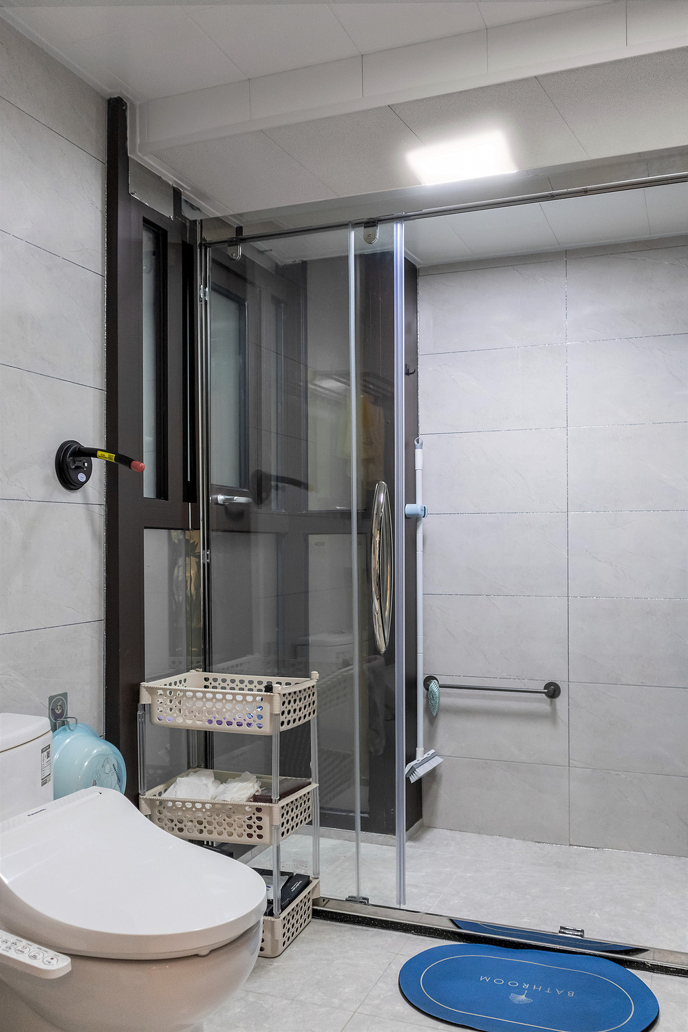 130平米轻奢风格五室卫生间装修效果图，盥洗区创意设计图