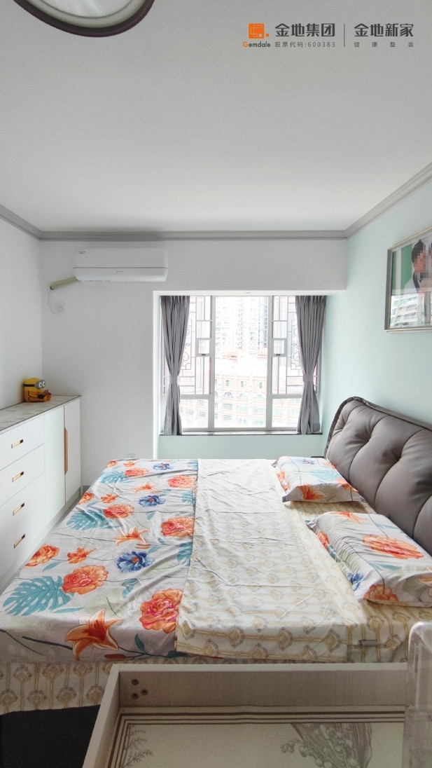 100平米现代简约风三室卧室装修效果图，软装创意设计图