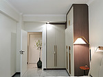 83平米现代简约风三室主卧装修效果图，衣柜创意设计图