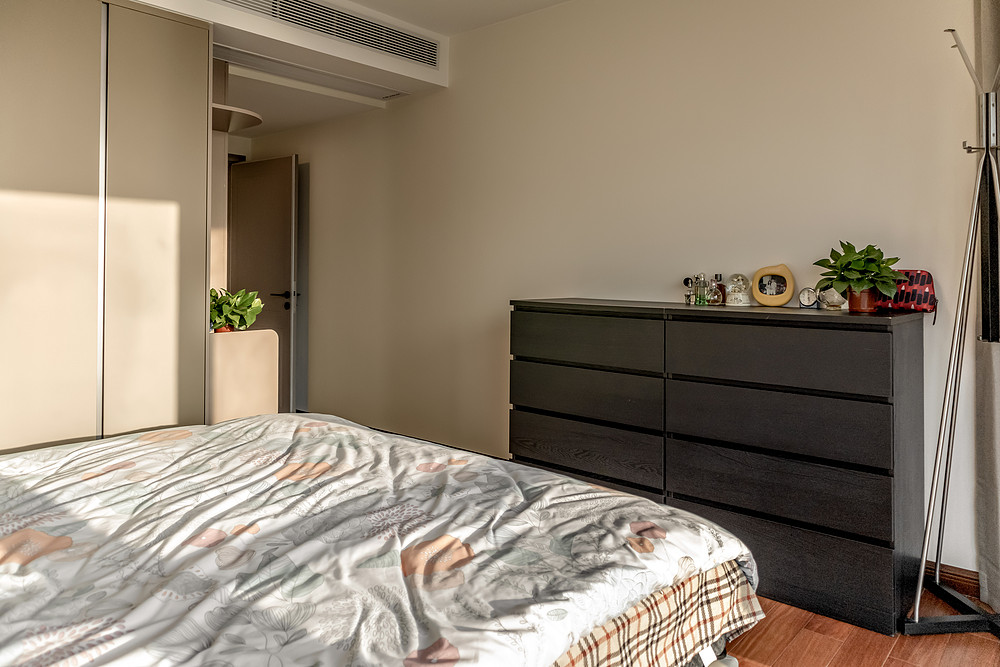 96平米简欧风格三室卧室装修效果图，软装创意设计图