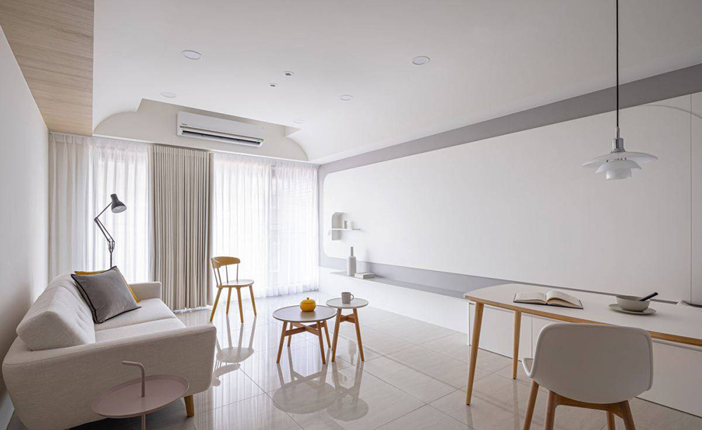 101平米现代简约风三室客厅装修效果图，窗帘创意设计图