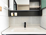 60平米现代简约风三室卫生间装修效果图，盥洗区创意设计图