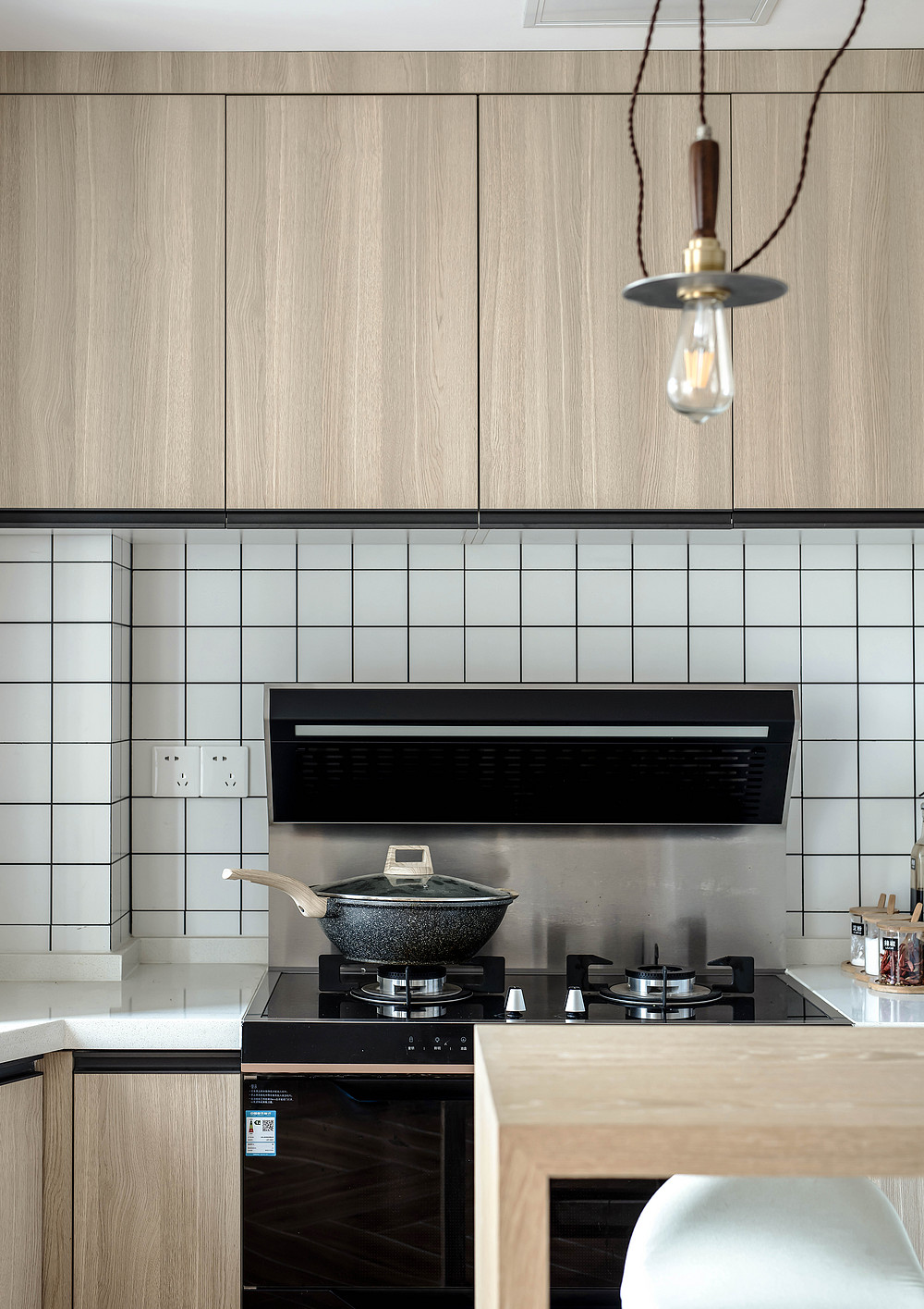 89平米北欧风格三室厨房装修效果图，软装创意设计图
