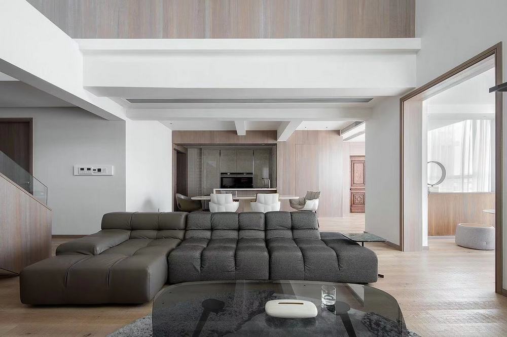 123平米现代简约风三室客厅装修效果图，墙面创意设计图