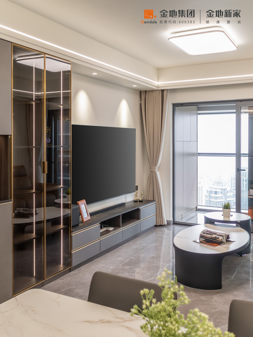 91平米现代简约风三室客厅装修效果图，沙发创意设计图