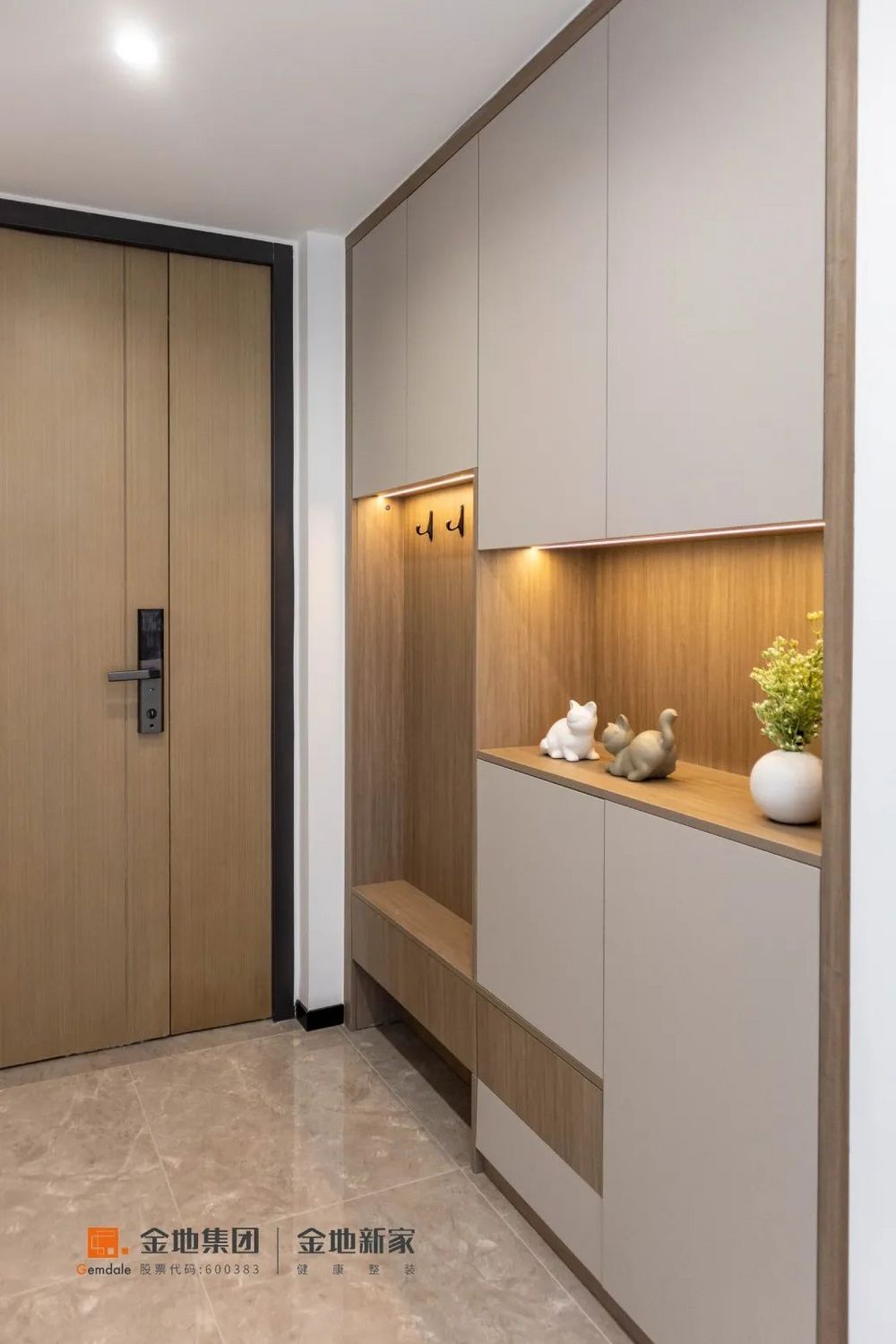 180平米现代简约风三室玄关装修效果图，玄关柜创意设计图