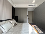 130平米现代简约风三室卧室装修效果图，衣柜创意设计图