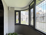 85平米现代简约风三室阳台装修效果图，墙面创意设计图