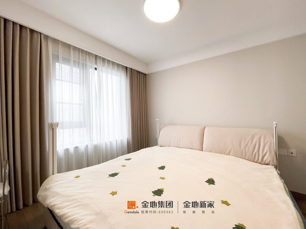 131平米现代简约风三室卧室装修效果图，软装创意设计图