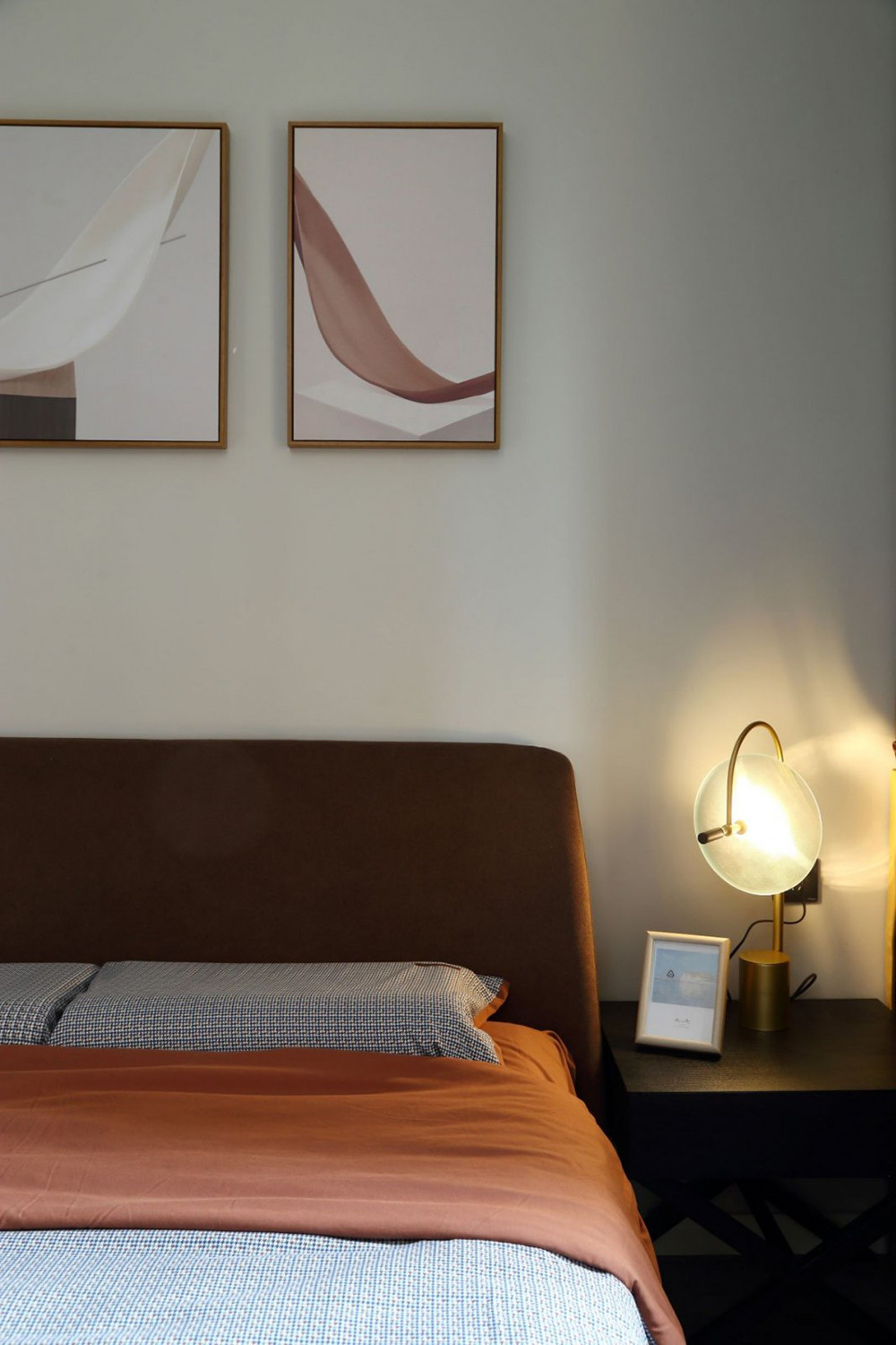 158平米现代简约风三室卧室装修效果图，灯饰创意设计图