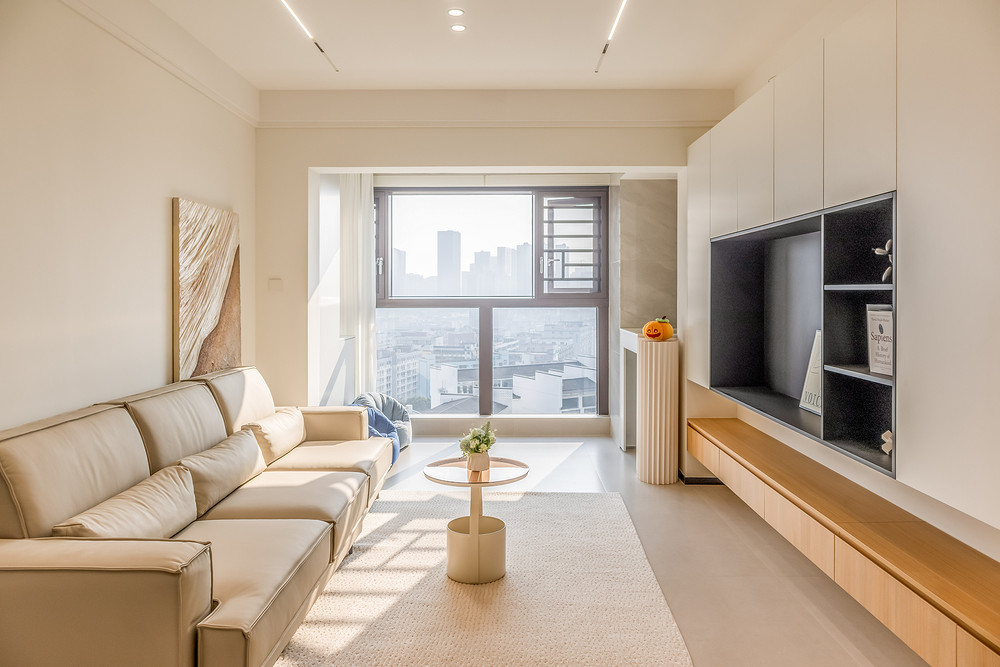 89平米现代简约风三室客厅装修效果图，电视墙创意设计图