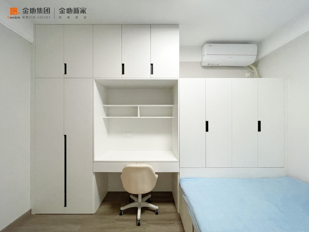 131平米现代简约风三室儿童房装修效果图，书柜创意设计图