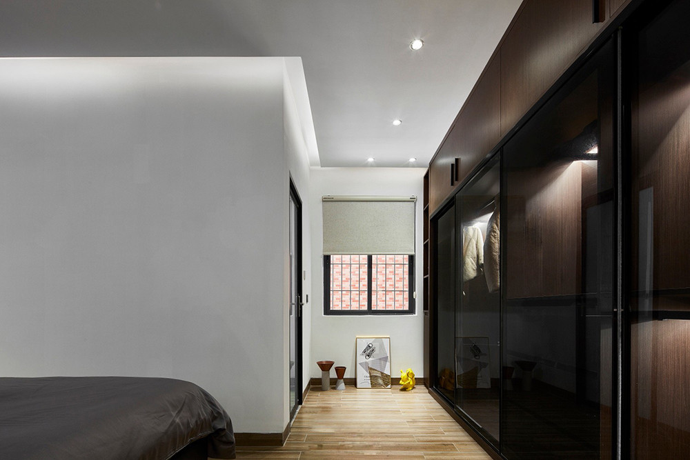 109平米现代简约风三室卧室装修效果图，衣柜创意设计图