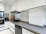 103平米轻奢风格三室厨房装修效果图，橱柜创意设计图