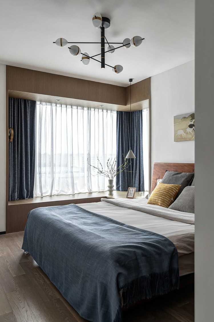 132平米新中式风格三室卧室装修效果图，飘窗创意设计图