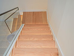 104平米现代简约风三室走廊装修效果图，楼梯创意设计图