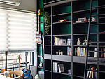 124平米混搭风格三室客厅装修效果图，书柜创意设计图