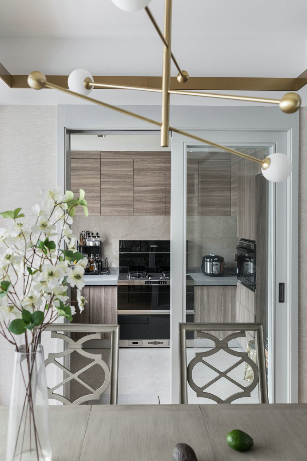 170平米美式风格四室厨房装修效果图，门窗创意设计图