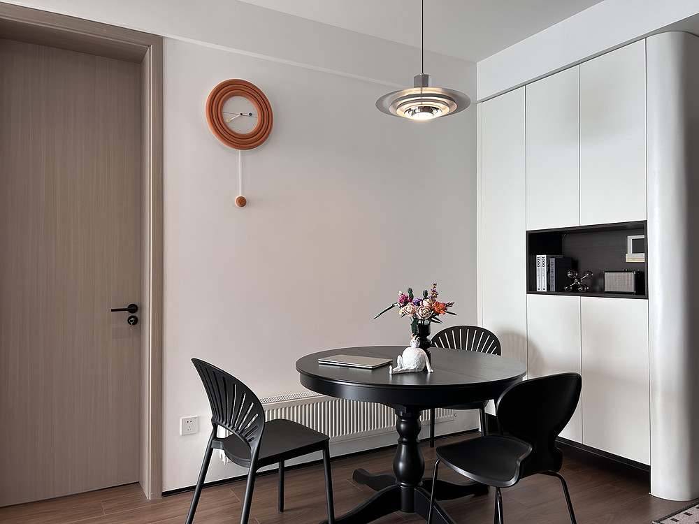 90平米日式风格二室餐厅装修效果图，餐桌创意设计图