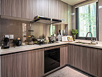 118平米轻奢风格三室厨房装修效果图，橱柜创意设计图