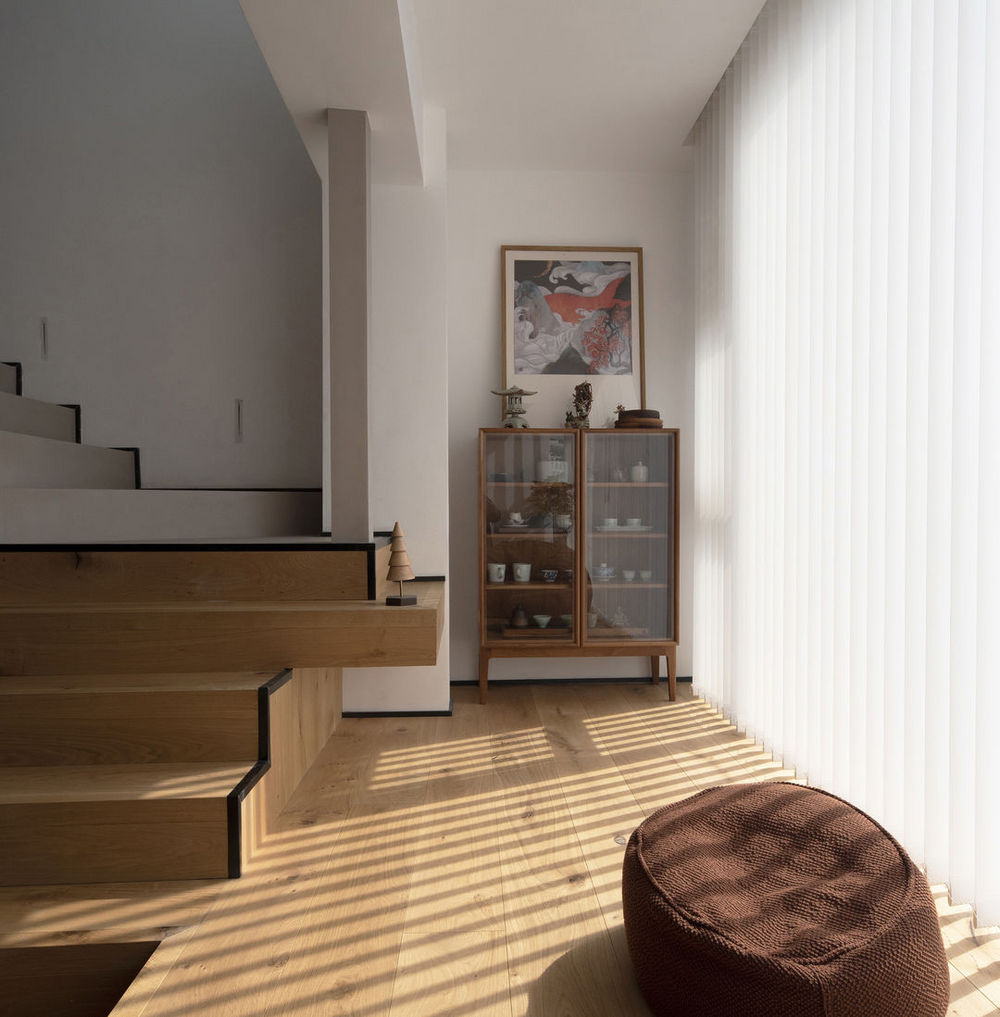 220平米现代简约风别墅客厅装修效果图，墙面创意设计图