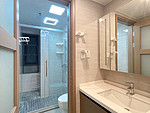 74平米现代简约风三室卫生间装修效果图，盥洗区创意设计图